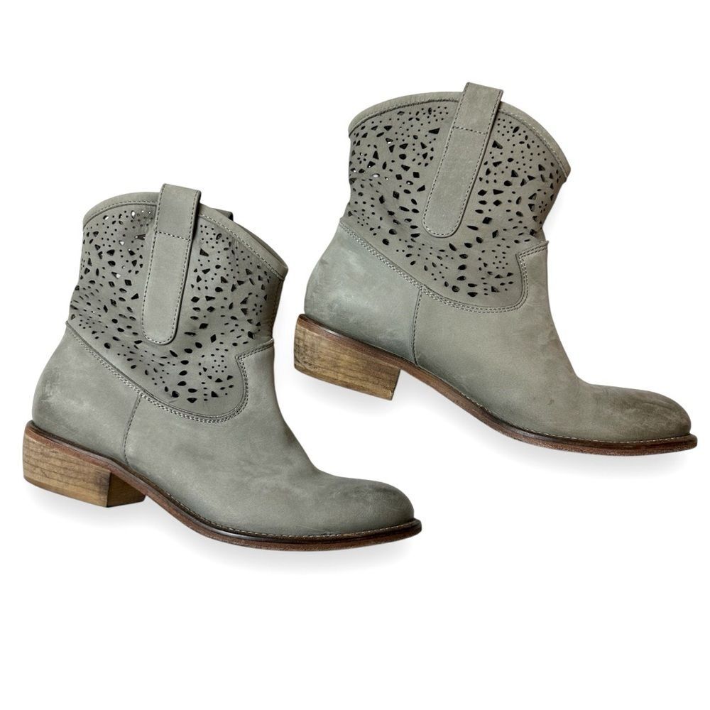 Sundance gray leather cutout western/cowboy boots